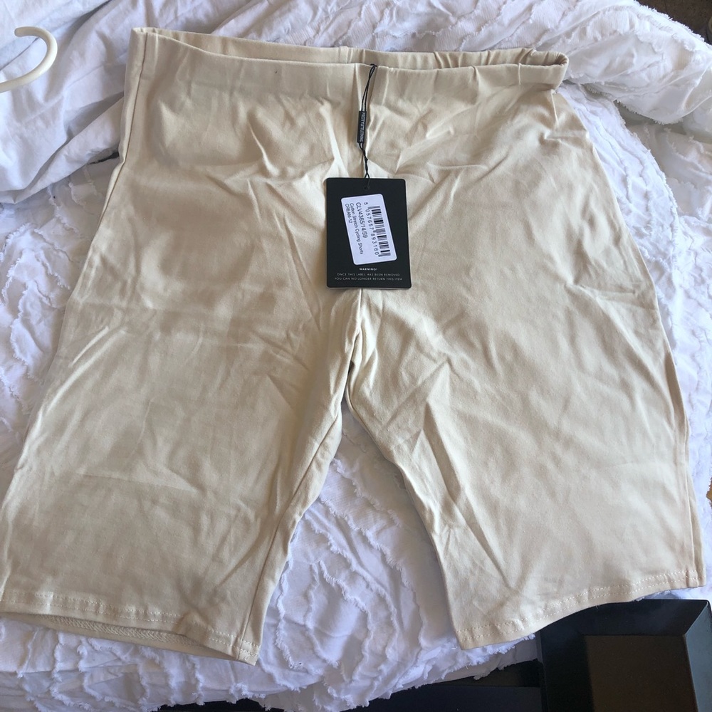 • PRETTY LITTLE THINGS CREAM BIKER SHORTS •